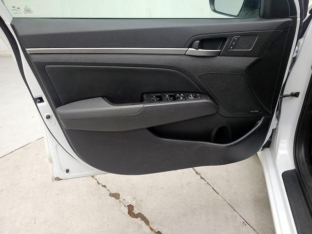 Photo of 2017 White Hyundai ELANTRA