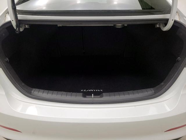 Photo of 2017 White Hyundai ELANTRA