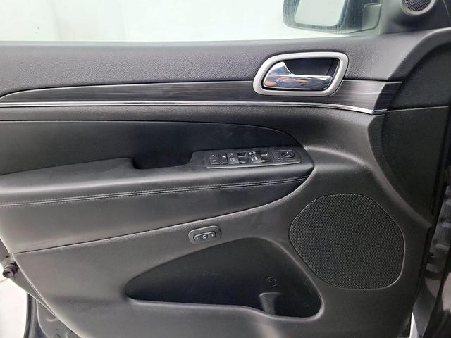 Photo of 2019 Black Jeep Grand Cherokee