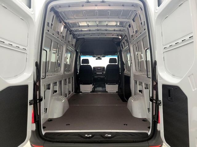 Photo of 2025 White Mercedes-Benz Sprinter 2500