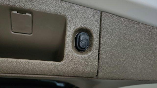Photo of 2019 Iridescent Pearl Tricoat Chevrolet Suburban