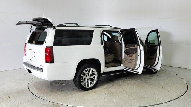 Photo of 2019 Iridescent Pearl Tricoat Chevrolet Suburban
