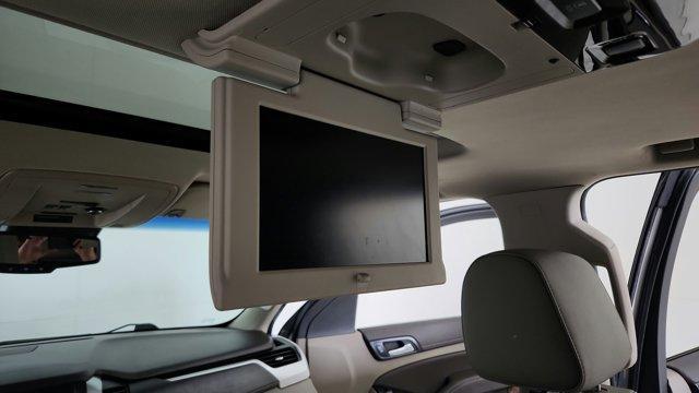 Photo of 2019 Iridescent Pearl Tricoat Chevrolet Suburban