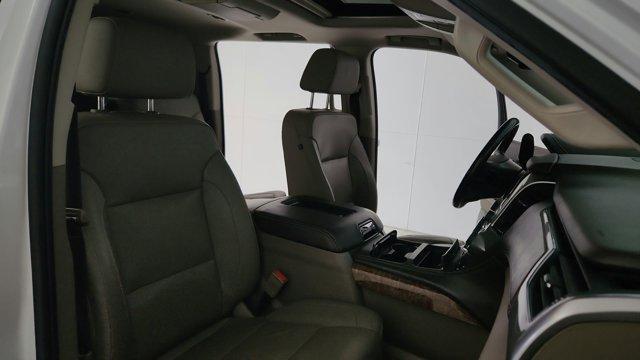 Photo of 2019 Iridescent Pearl Tricoat Chevrolet Suburban