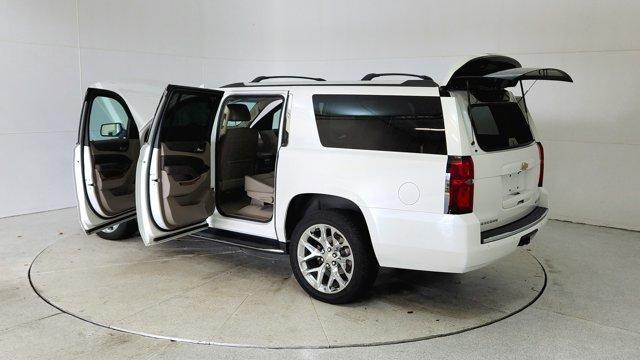 Photo of 2019 Iridescent Pearl Tricoat Chevrolet Suburban