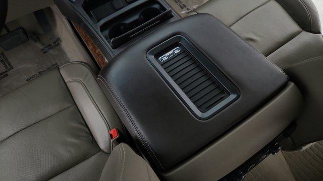 Photo of 2019 Iridescent Pearl Tricoat Chevrolet Suburban