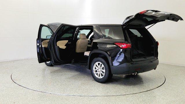Photo of 2023 Mosaic Black Metallic Chevrolet Traverse