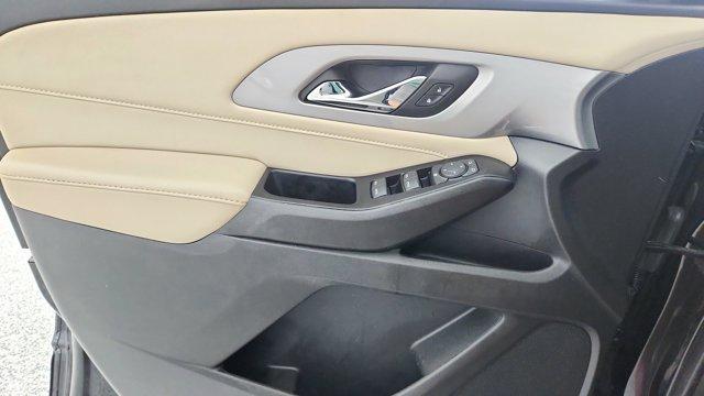 Photo of 2023 Mosaic Black Metallic Chevrolet Traverse