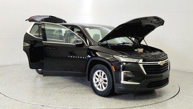 Photo of 2023 Mosaic Black Metallic Chevrolet Traverse