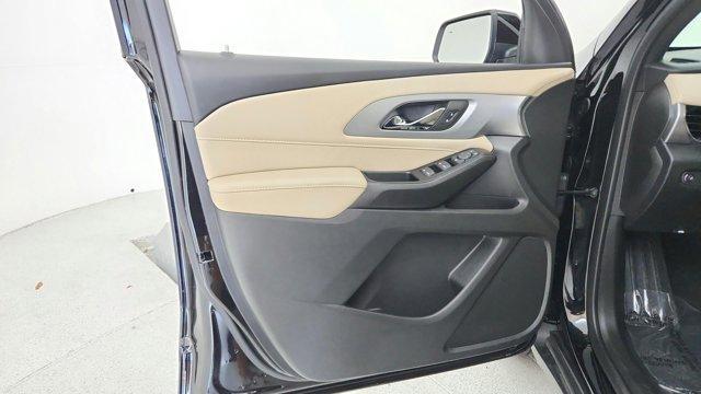 Photo of 2023 Mosaic Black Metallic Chevrolet Traverse