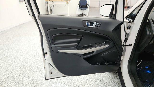 Photo of 2022 White Platinum Clearcoat Metallic Ford EcoSport