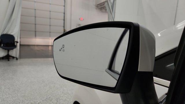 Photo of 2022 White Platinum Clearcoat Metallic Ford EcoSport