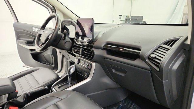 Photo of 2022 White Platinum Clearcoat Metallic Ford EcoSport