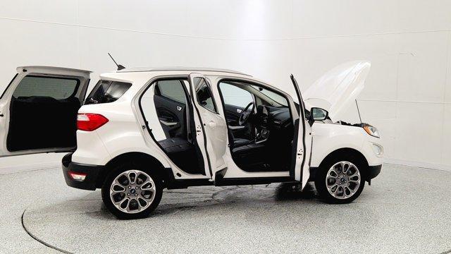 Photo of 2022 White Platinum Clearcoat Metallic Ford EcoSport