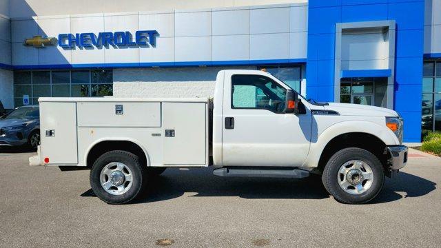 Photo of 2016 Oxford White Ford F-350
