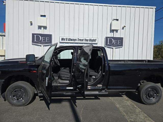 Photo of 2025 Diamond Black Crystal Pearlcoat RAM 2500