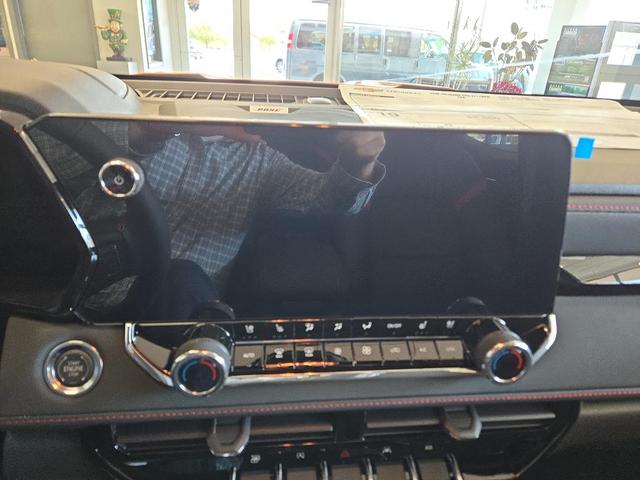 Photo of 2026 Sunrise Orange Chevrolet Colorado