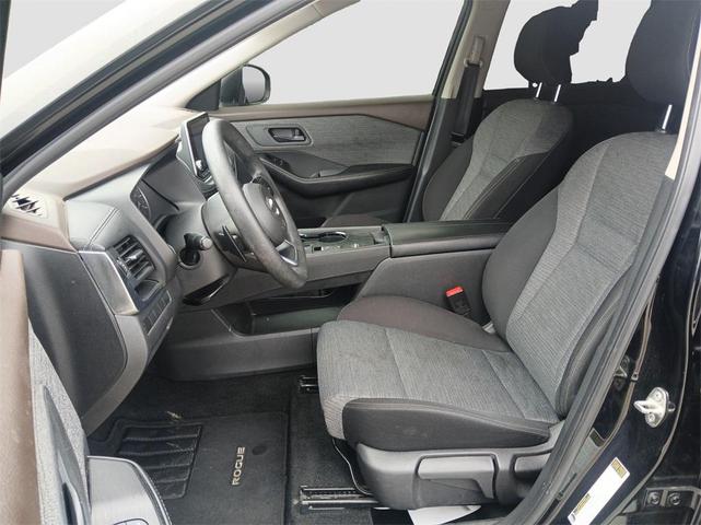 Photo of 2021 Super Black Nissan Rogue