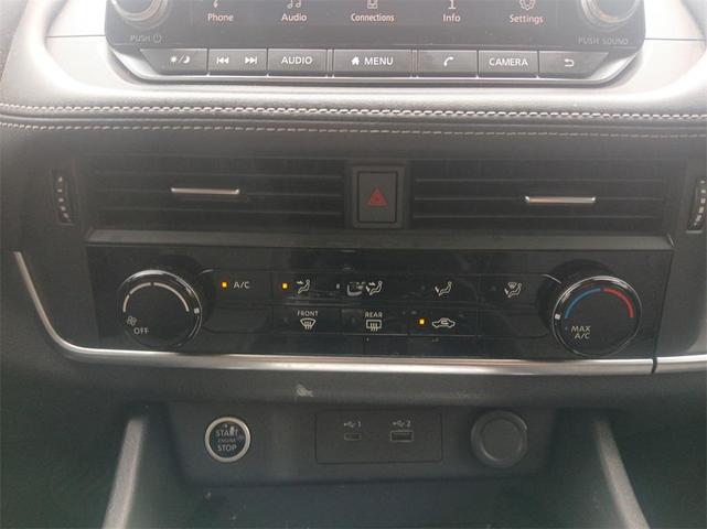 Photo of 2021 Super Black Nissan Rogue