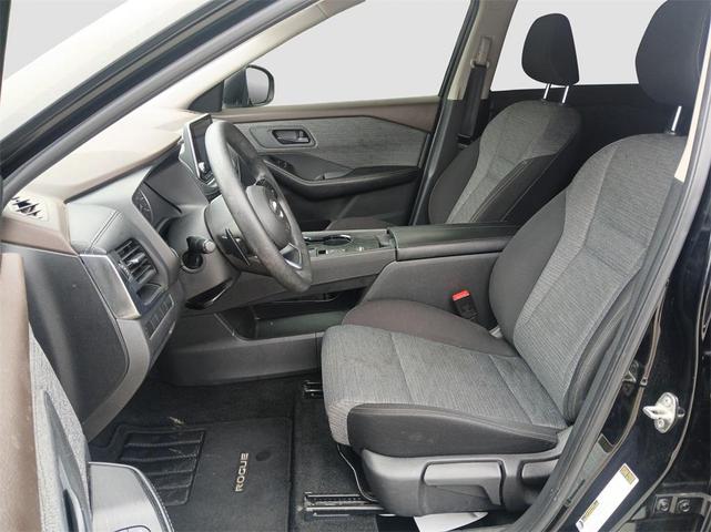 Photo of 2021 Super Black Nissan Rogue