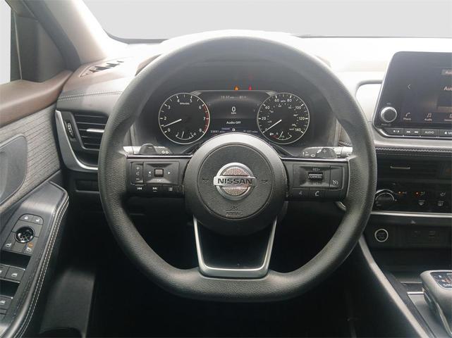 Photo of 2021 Super Black Nissan Rogue