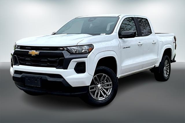 Photo of 2023 Summit White Chevrolet Colorado