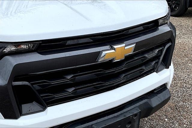 Photo of 2023 Summit White Chevrolet Colorado