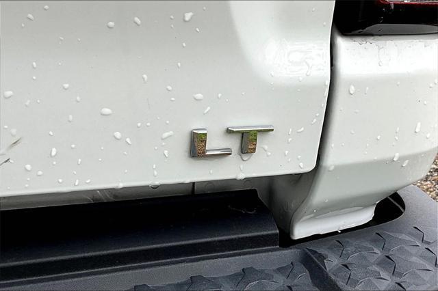 Photo of 2023 Summit White Chevrolet Colorado