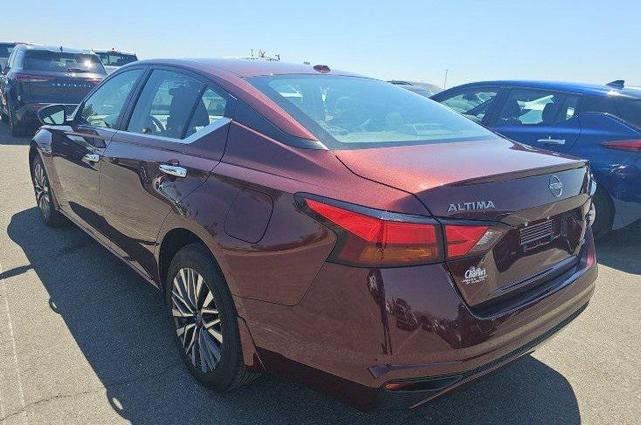 Photo of 2024 Garnet Pearl Metallic Nissan Altima