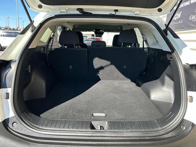 Photo of 2023 Snow White Pearl Kia Sportage Hybrid
