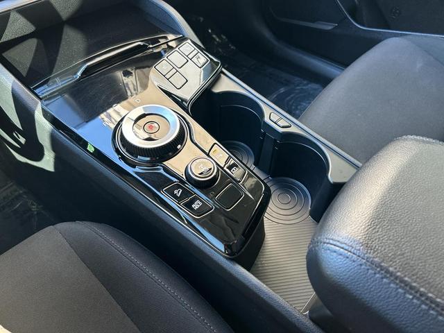 Photo of 2023 Snow White Pearl Kia Sportage Hybrid