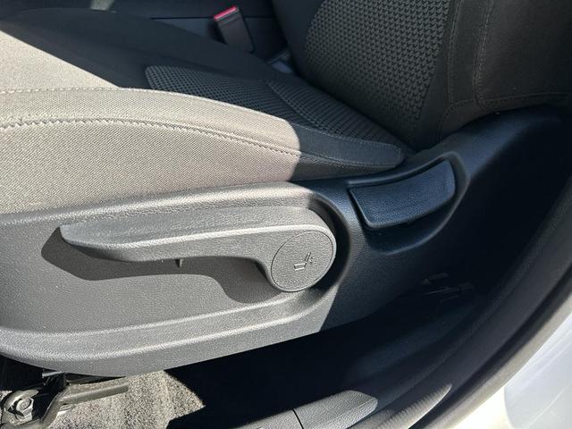 Photo of 2023 Snow White Pearl Kia Sportage Hybrid