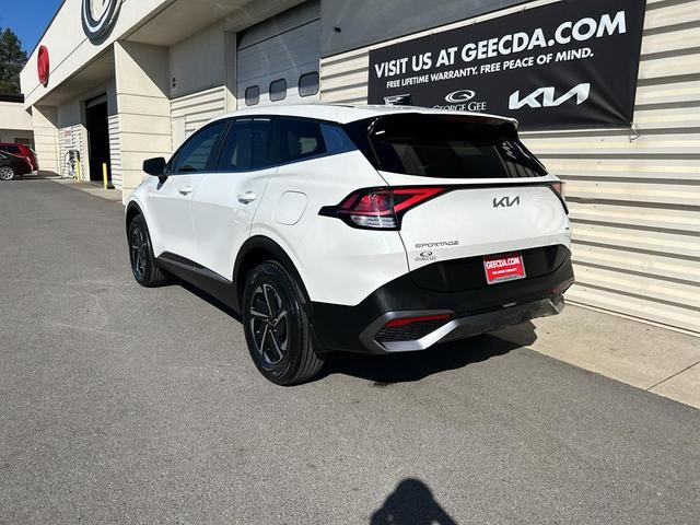 Photo of 2023 Snow White Pearl Kia Sportage Hybrid