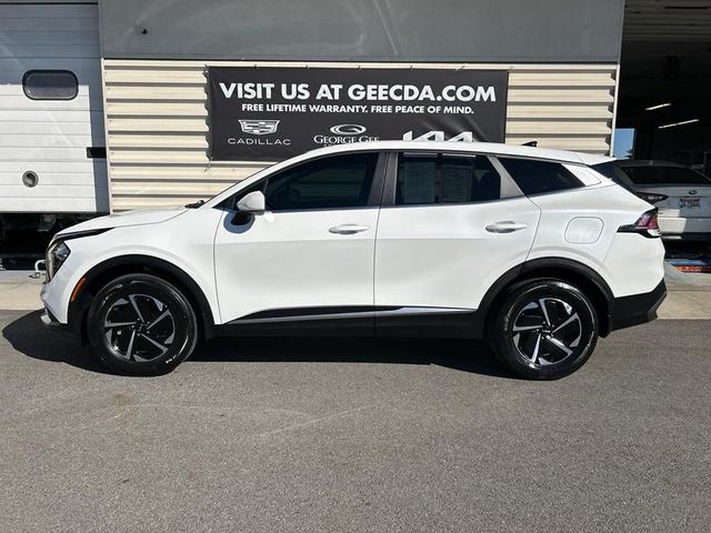 Photo of 2023 Snow White Pearl Kia Sportage Hybrid