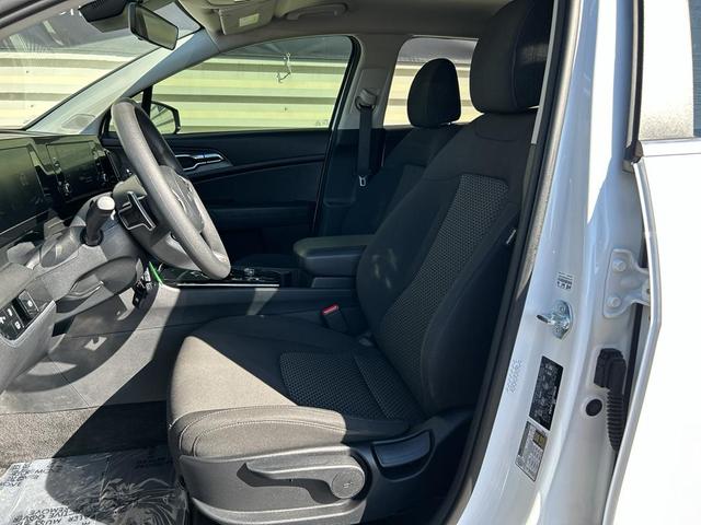 Photo of 2023 Snow White Pearl Kia Sportage Hybrid