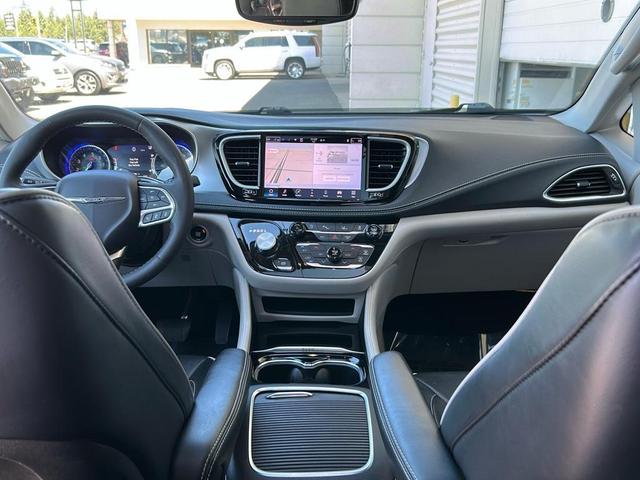 Photo of 2023 Bright White Clearcoat Chrysler Pacifica