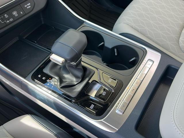 Photo of 2026 Gray Kia Carnival