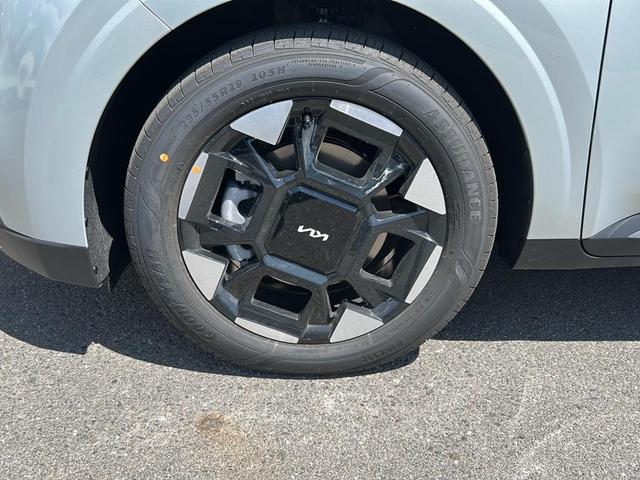 Photo of 2026 Gray Kia Carnival