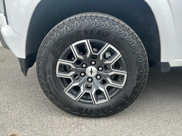 Photo of 2023 Summit White Chevrolet Colorado