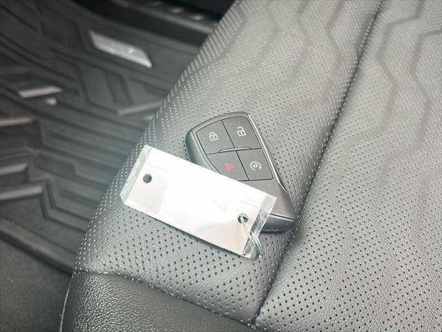 Photo of 2023 Summit White Chevrolet Colorado