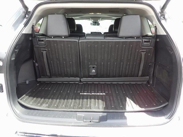 Photo of 2022 Celestial Silver Metallic Toyota Highlander