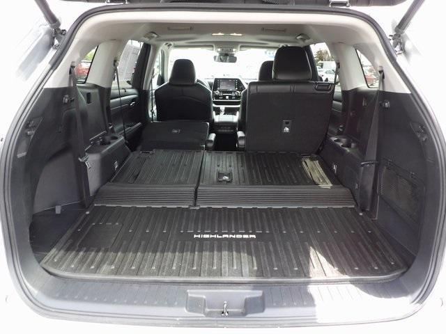Photo of 2022 Celestial Silver Metallic Toyota Highlander