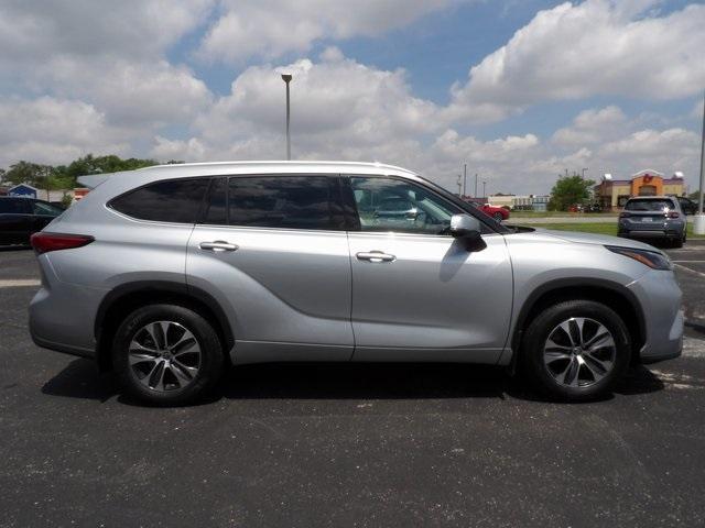 Photo of 2022 Celestial Silver Metallic Toyota Highlander