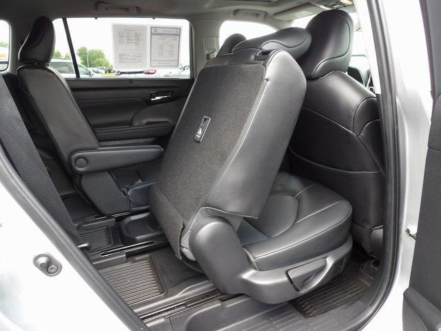 Photo of 2022 Celestial Silver Metallic Toyota Highlander