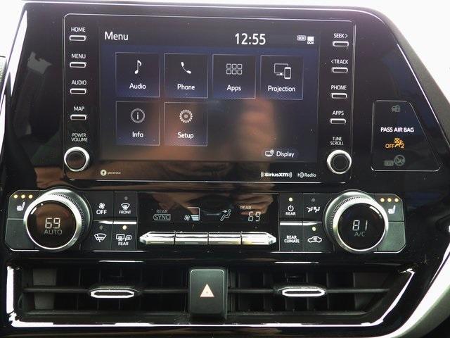 Photo of 2022 Celestial Silver Metallic Toyota Highlander