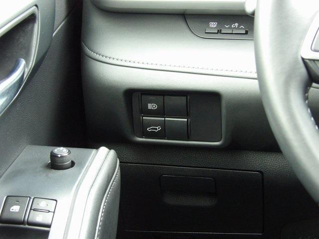 Photo of 2022 Celestial Silver Metallic Toyota Highlander
