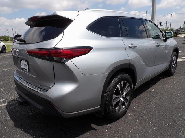Photo of 2022 Celestial Silver Metallic Toyota Highlander