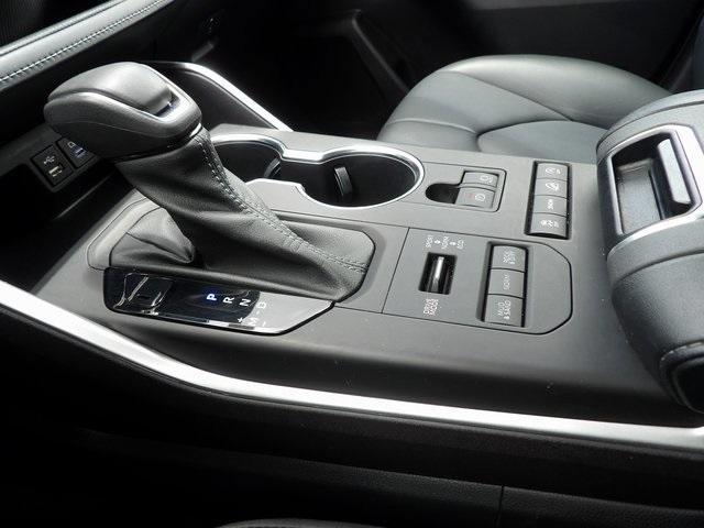 Photo of 2022 Celestial Silver Metallic Toyota Highlander