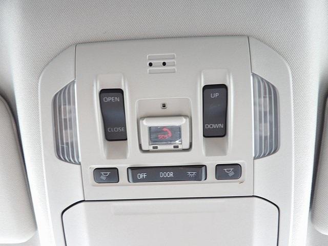 Photo of 2022 Celestial Silver Metallic Toyota Highlander