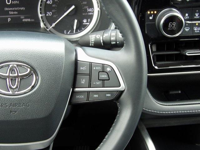 Photo of 2022 Celestial Silver Metallic Toyota Highlander